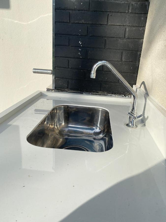 Apartamento até 10 pessoas na enseada Guarujá em condomínio clube praia piscinas salão jogos quadra futebol campo parquinho brinquedos Wi-fi Home office Exterior foto