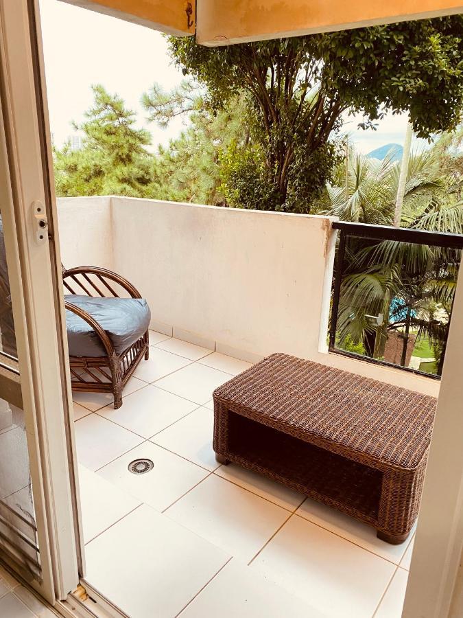 Apartamento até 10 pessoas na enseada Guarujá em condomínio clube praia piscinas salão jogos quadra futebol campo parquinho brinquedos Wi-fi Home office Exterior foto