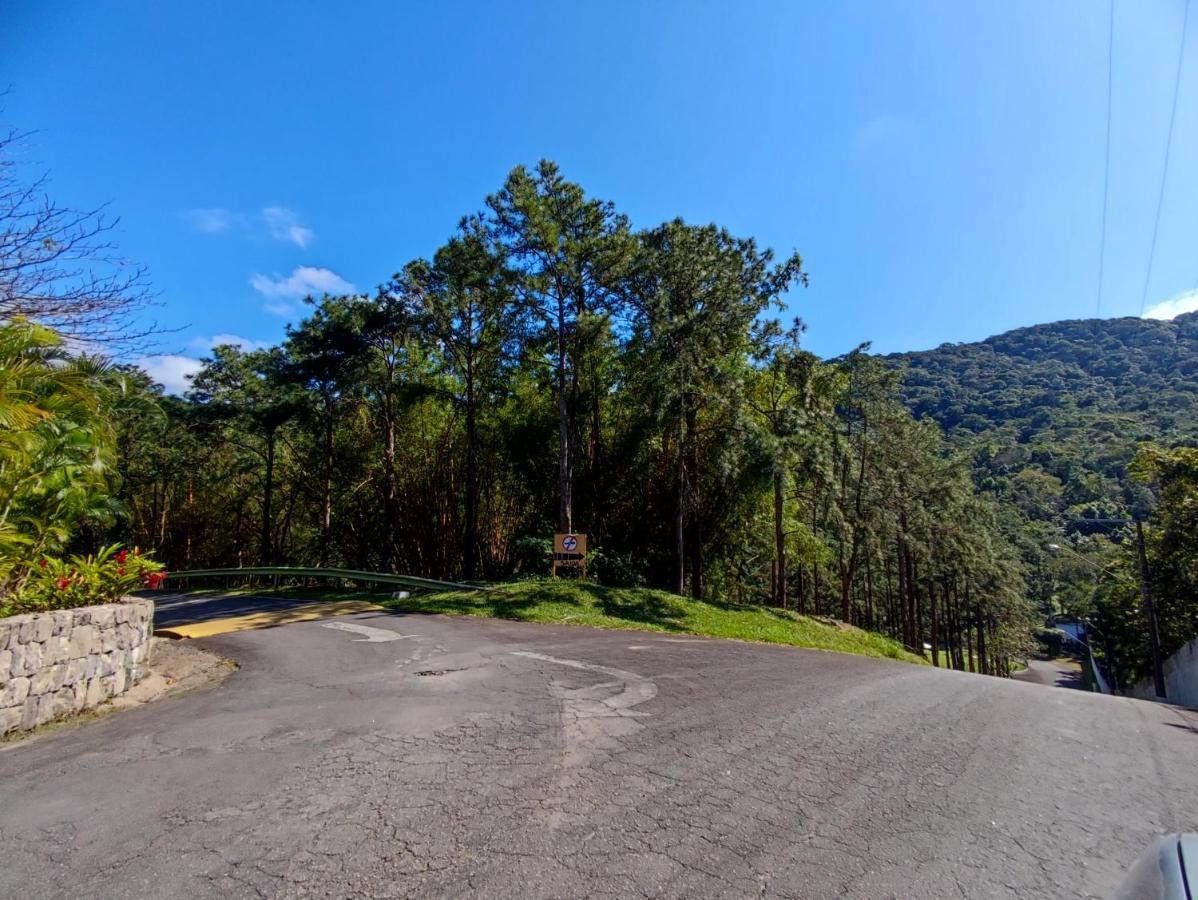 Apartamento até 10 pessoas na enseada Guarujá em condomínio clube praia piscinas salão jogos quadra futebol campo parquinho brinquedos Wi-fi Home office Exterior foto