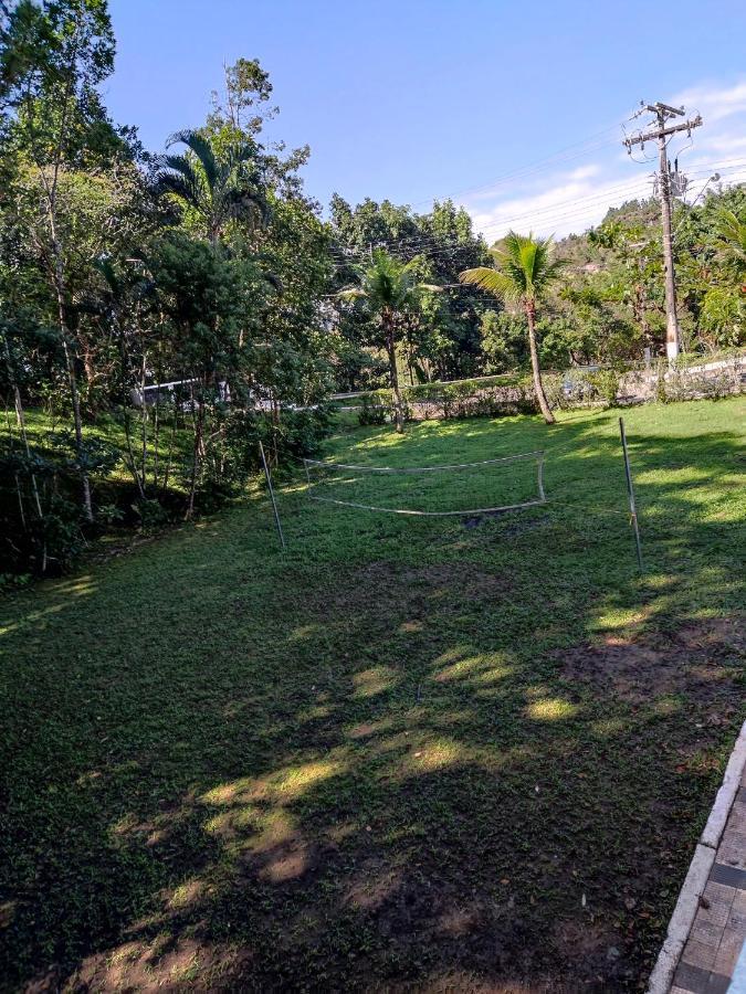 Apartamento até 10 pessoas na enseada Guarujá em condomínio clube praia piscinas salão jogos quadra futebol campo parquinho brinquedos Wi-fi Home office Exterior foto